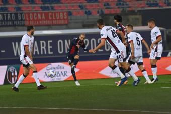 Bologna-Cagliari 3-2, highlights