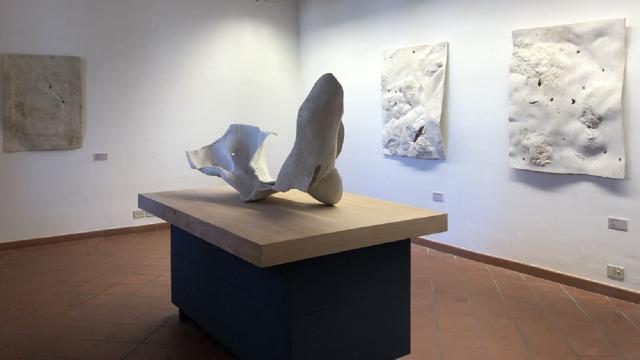 Ascoli Piceno, le “Armonie di Pietra” di Giuliano Giuliani al Polo Culturale di Sant'Agostino