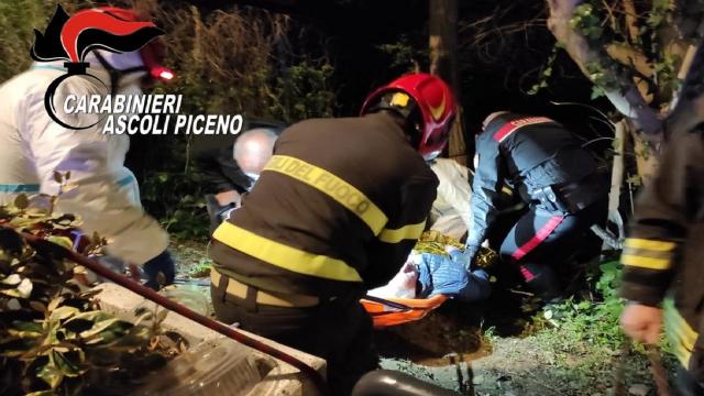 Ascoli Piceno, anziano recuperato da Carabinieri e Vigili del Fuoco vicino al fiume Castellano