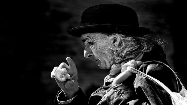 “Te voglio bene assaje”, Eugenio Ravo racconta la lingua napoletana al Nuovo Cineteatro Piceno