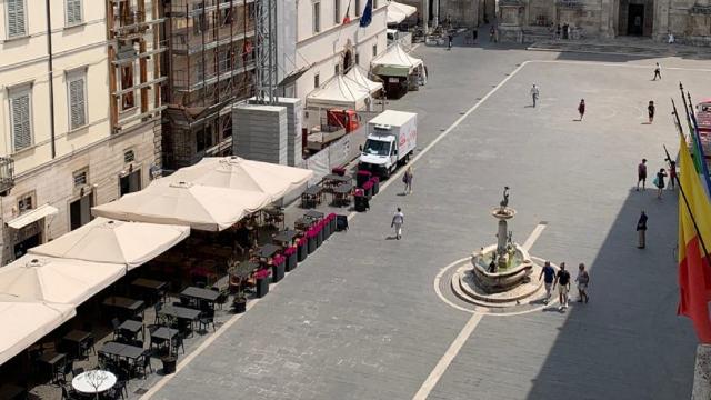 Ascoli Piceno: ordinanza per decoro di strade, piazze, marciapiedi e aree verdi. Obblighi per proprietari di cani