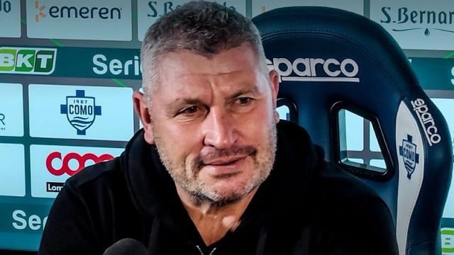 Como-Ascoli 0-2, Roberts: “Hanno pesato gli infortuni di Verdi e Cutrone. Rosso Odenthal? Non era un fallo intenzionale”