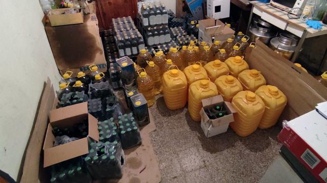 Guardia Finanza Fermo, sequestrati 1200 litri di olio preparati con mistura di oliva e di semi