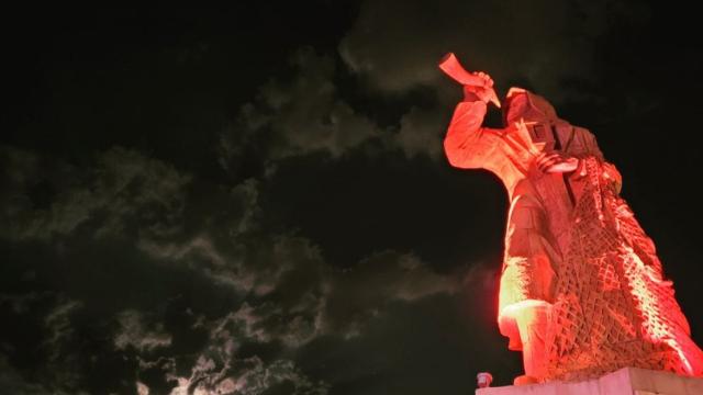 Giornata disordini alimentari, a San Benedetto Monumento al Pescatore si illumina di lilla 