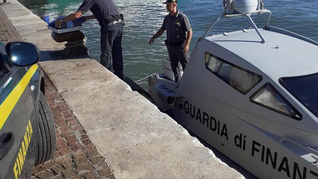 Guardia di Finanza, sequestrati 180 chili di vongole senza documentazione sanitaria a San Benedetto e Porto San Giorgio