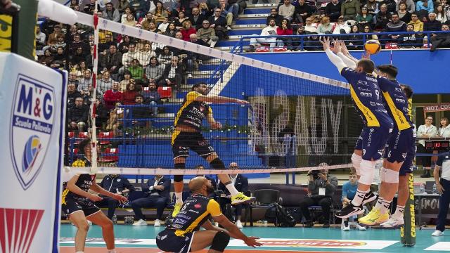 Volley SuperLega, Natale dolcissimo per la Yuasa Battery Grottazzolina. Modena sconfitta per 3-1