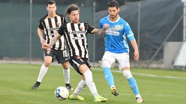 Ascoli-Pineto 0-1, la decide Bruzzaniti su punizione dopo il rosso a Baldassin. Crisi senza fine per il Picchio