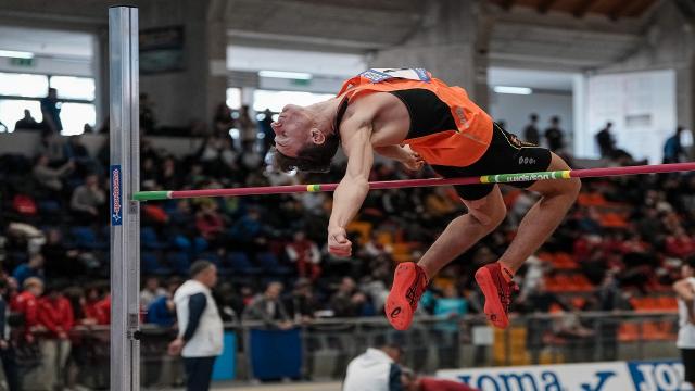 Collection Atletica Sambenedettese, il saltatore in alto Alesiani brilla ai Campionati italiani allievi indoor