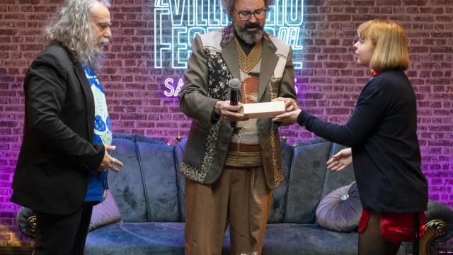 Cna Picena, da San Benedetto a Sanremo gli occhiali di Massimo Annibali donati a Simone Cristicchi