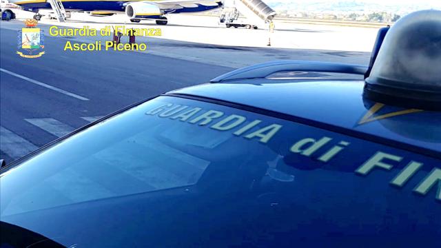 Capodanno all'estero con benefici legge 104, Guardia di Finanza Ascoli smaschera dipendente pubblico