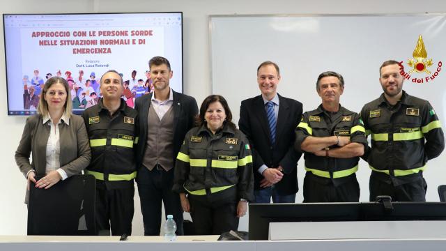 I Vigili del Fuoco delle Marche in formazione per la comunicazione efficace con le persone sorde in caso di emergenza