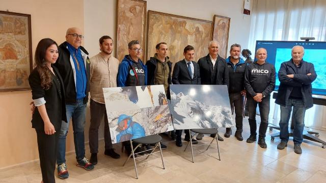 Ascoli Piceno, una targa dei Monti Gemelli arriva sull'Himalaya grazie alla sinergia Cotuge-Explora