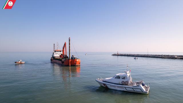 San Benedetto del Tronto, iniziata l'attività di dragaggio del porto: ordinanza firmata e condizioni meteo favorevoli