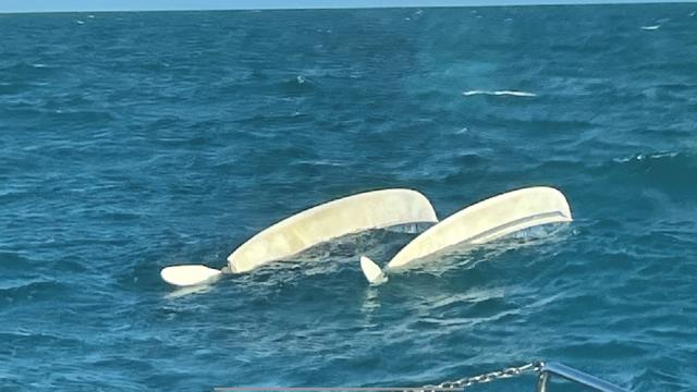 Guardia Costiera San Benedetto, intervento per catamarano scuffiato. Recuperate in buone condizioni persone a bordo