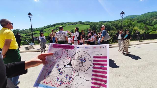 Rotella, successo per la prima passeggiata patrimoniale di Sibillini Romantici