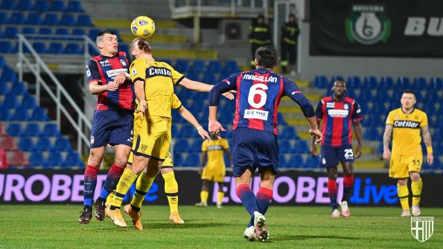 Crotone-Parma 2-1, highlights