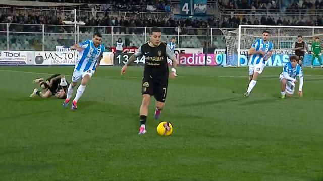 Pescara-Ascoli 1-2, rimonta bianconera nella ripresa con D'Uffizi e Gagliardi (nel recupero su assist di Tremolada)