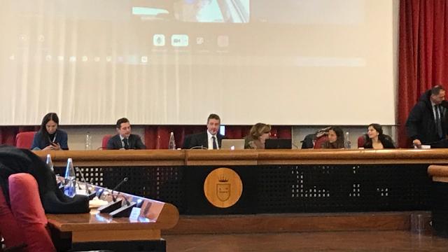 Ascoli Piceno, tanti temi caldi nel Consiglio Comunale. Fioravanti: “Il tribunale resterà qui”
