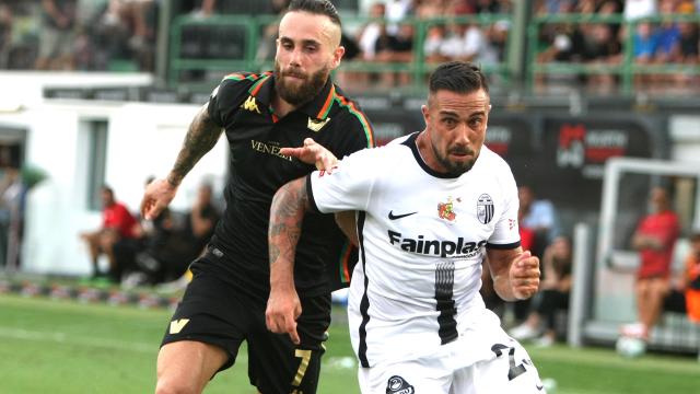 Ascoli Calcio, Falzerano sempre titolare con l'arrivo in panchina di Breda. 24 le presenze tra campionato e Coppa Italia