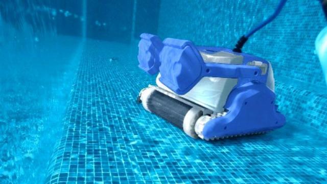 Pulizie della piscina, farlo con il supporto dei robot
