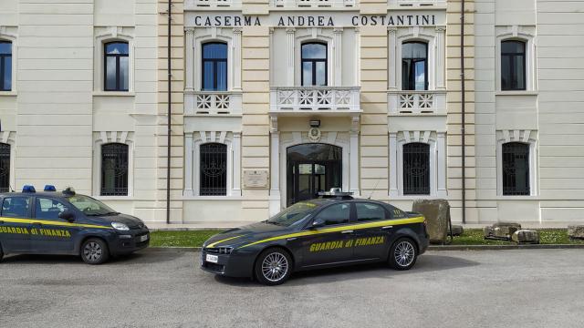 Guardia Finanza Teramo, appalto irregolare per affidamento lavori realizzazione scuola. Indagate 5 persone e 2 società