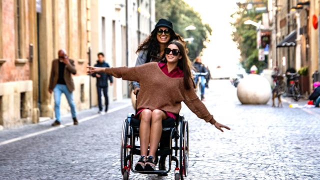 'Cinema sotto le Torri': appuntamento con il film 'Ancora volano le farfalle' e l’attrice ascolana Giorgia Fiori 