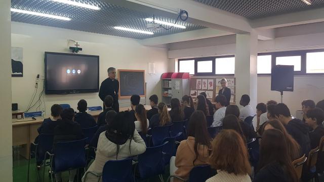 Monteprandone, vescovo Palmieri in visita agli alunni della Scuola Secondaria I Grado ''Allegretti''