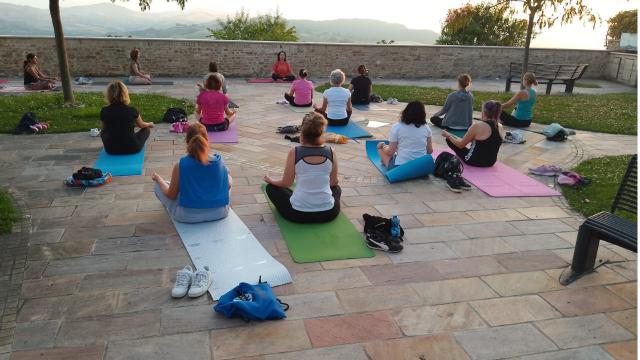 Unione Sportiva Acli provinciale, due appuntamenti con lo yoga a Folignano e Montedinove