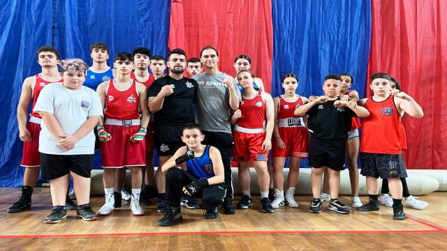 San Benedetto del Tronto, in piazza Matteotti i pugili della Boxing Club Sbt e Yacouba Said