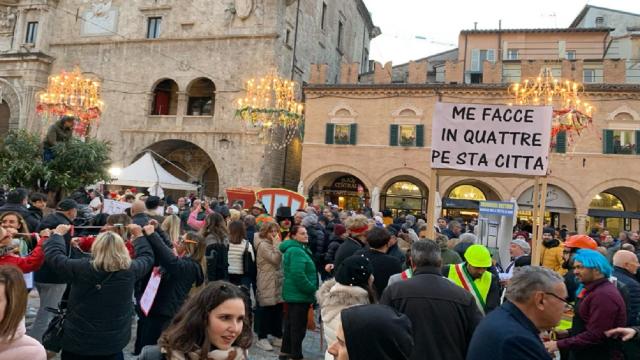 Carnevale di Ascoli 2024, al Teatro dei Filarmonici la proclamazione dei vincitori del concorso per gruppi mascherati