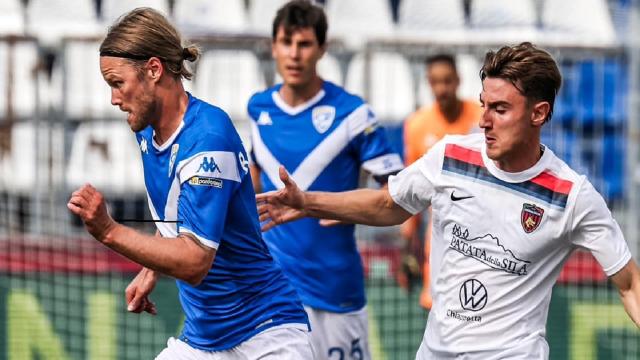 Serie B 4° turno: il Catanzaro non si ferma più, il Como manda in crisi lo Spezia. La Samp pareggia a Cremona