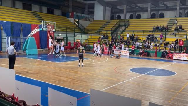 Basket Serie C Gold, sconfitta in extremis piena di polemiche per l'Infoservice Sambenedettese contro Venafro