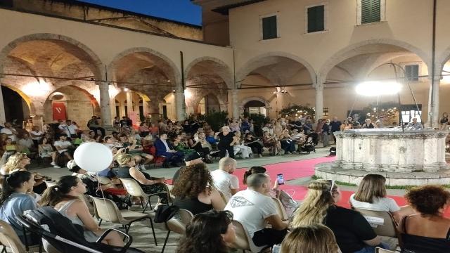 Ascoli Piceno, strepitoso successo per ''Moda sotto le Stelle''