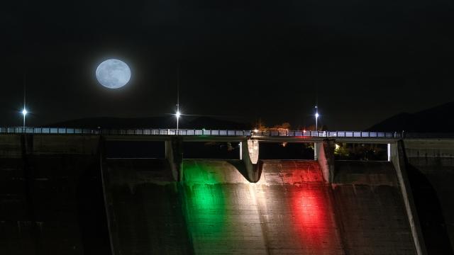 Consorzio Bonifica delle Marche: ''Bagliori nella notte'', luci tricolore per Castreccioni e San Ruffino