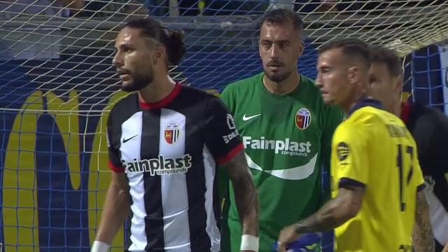 Modena-Ascoli 1-0, Strizzolo condanna i bianconeri al secondo ko di fila. Espulso Quaranta nel recupero
