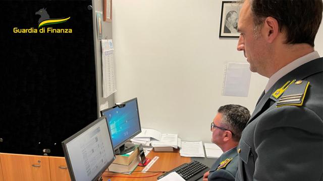 Guardia di Finanza Macerata, denunciato titolare ditta per aver ottenuto illecitamente contributo emergenza Covid
