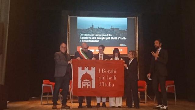Ripatransone celebra l'ingresso tra i Borghi più belli d'Italia. Giornata storica per il Belvedere del Piceno