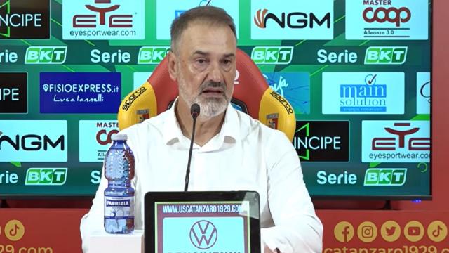 Catanzaro-Feralpisalò 3-0, voci Vivarini (“Nella ripresa siamo stati più aggressivi”) e Vecchi (“Episodi tutti contro”)