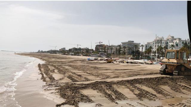 San Benedetto si prepara alla stagione estiva: parte la pulizia delle spiagge