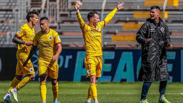 Serie B 34° turno: Cremonese ko a Frosinone, sorpasso Lecce. Il Cittadella passa a Como