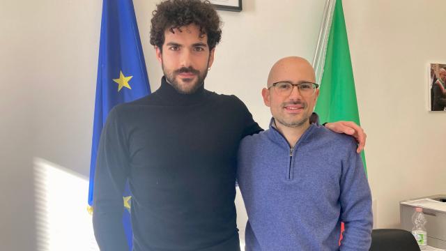 Folignano: Andrea Di Luigi protagonista del film 'Nuovo Olimpo' incontra il sindaco Matteo Terrani