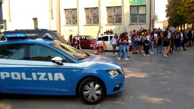 San Benedetto del Tronto: spaccio nei pressi di un istituto scolastico, fermati tre giovani