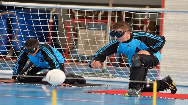 San Benedetto, lezioni bendate alla scoperta del torball: coinvolti gli studenti della''Curzi''