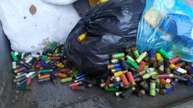 Grottammare, munizioni da caccia tra i rifiuti domestici. Picenambiente denuncia ritrovamento
