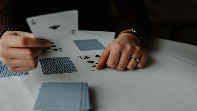 Burraco: il gioco di carte che unisce l'Italia 
