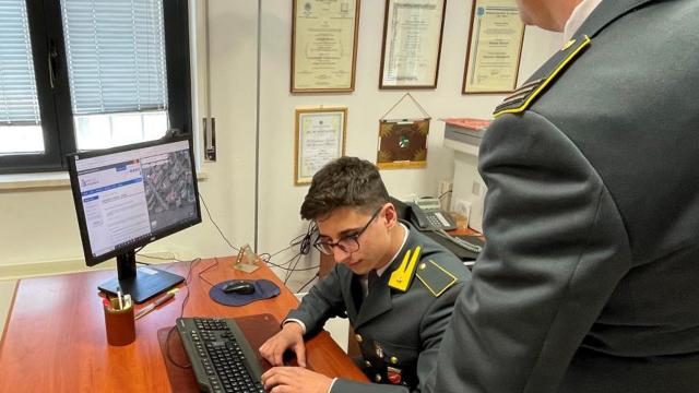 Guardia Finanza Macerata, contrasto evasione e frodi fiscali. Sequestrate disponibilità bancarie e villa di pregio