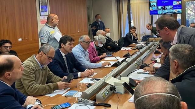 Terremoto nelle Marche, danni lievi ma l'allerta resta alta. Non risultano scuole lesionate 