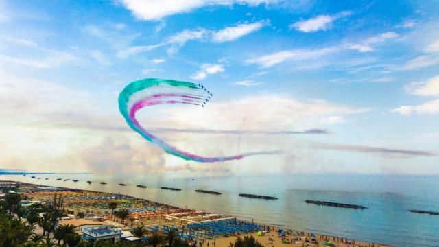 Le Frecce Tricolori a San Benedetto del Tronto per i 100 anni dell’Aeronautica Militare