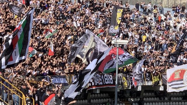 Ascoli Calcio, Ultras 1898: “Stupidi tentativi di screditarci o dividerci. Raccolta fondi per attività danneggiate”