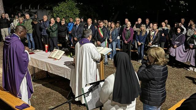 Pescara del Tronto, nel Parco della Memoria toccante cerimonia nel ricordo delle vittime del tremendo sisma del 2016